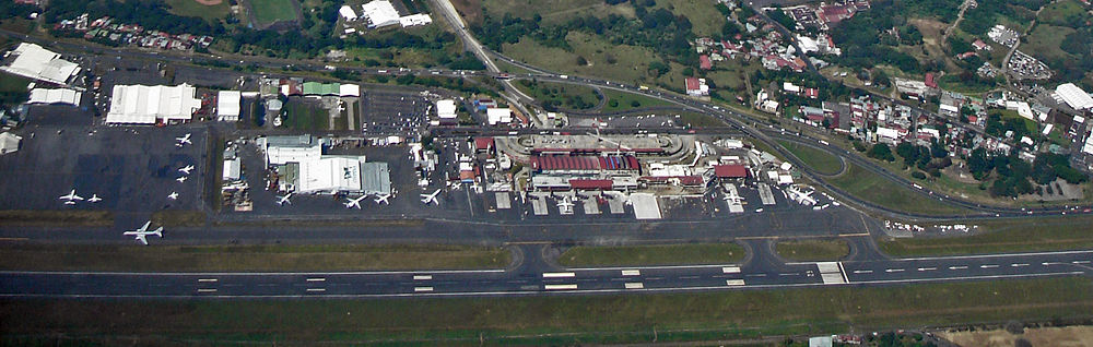 Vista aérea del Aeropuerto Internacional Juan Santamaría