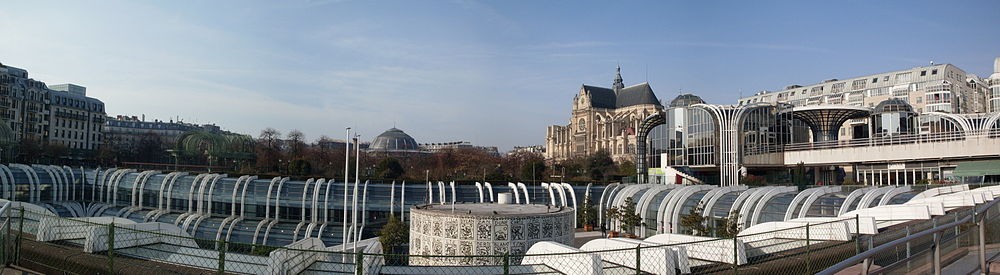 Panorama del Forum des Halles, con la Iglesia de San Eustaquio y la Bolsa de Comercio en el fondo