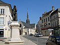 Villers-Cotterêts statue et église 1a.jpg