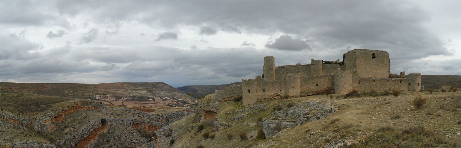 Castillo visto desde el oeste.