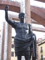 Zaragoza - Estatua del Emperador Augusto.JPG