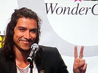 Óscar Jaenada at WonderCon.JPG