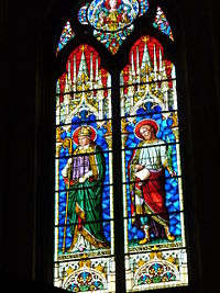 -Kathedrale St.Trophime1078-1152Bunte Bleiglasfenster benannt nach dem ersten Bischof(3.Jh.n.Chr)vonArles-Innenraum.JPG