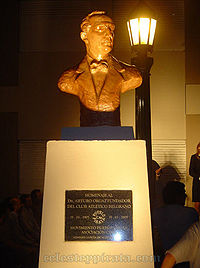 Busto de Arturo Orgaz.jpg