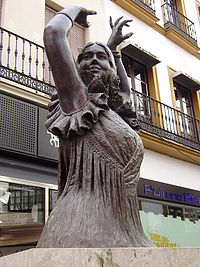 Estatua dedicada a Pastora Imperio, situada en el cruce de las calles O´Donell y Velázquez en la ciudad de Sevilla realizada por Luis Álvarez Duarte.