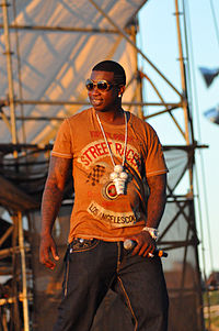 Gucci Mane performing at the Williamsburg Waterfront 3.jpg