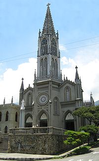 Iglesia Sr de las Misericordias-Fachada Pompleta-Medellin.jpg