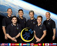 Retrato de la tripulación oficial de la Expedición 16. (de izquierda a derecha) Anderson, Malenchenko, Tani, Eyharts, Whitson, Reisman