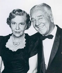 Madge Kennedy con el actor Jack Mulhall en un episodio de Goodyear Theater (1959)