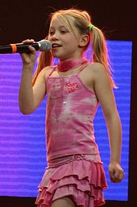 Malin Reitan  cantando en el Festival de Eurovisión Junior 2005