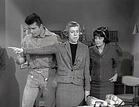 Kulp (centro) con Max Baer Jr. y Sharon Tate en The Beverly Hillbillies (1965)