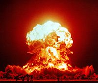 Explosión nuclear donde al parecer mueren los Ultimates y el ejército norteamericano.