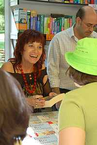Rosa Montero en la Feria del Libro de Madrid 2007.jpg