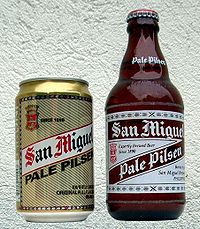 Botella y lata filipinas de San Miguel Corporation.