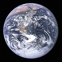 Foto de la Tierra, tomada desde el Apolo 17, conocida coma "La Canica Azul"