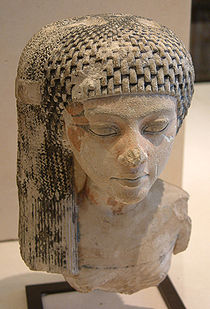 Egypte louvre 169 buste de femme.jpg