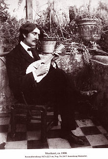 Pluschow, Wilhelm von, nella villa di Wilhelm von Gloeden (1856-1931) a Taormina nel 1890 ca.jpg