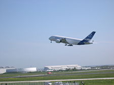 Primer vuelo del Airbus A380, el 27 de abril de 2005.
