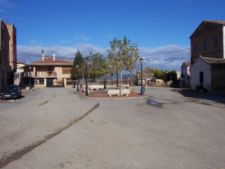 Plaza - Baños de Rioja.JPG