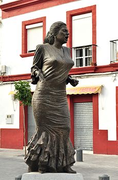 La Paquera Estatua San Miguel Jerez.JPG