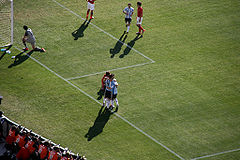 Los jugadores argentinos celebran el cuarto gol, el tercero en el partido de Gonzalo Higuaín.