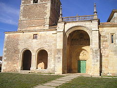 Zorita del Páramo (Palencia). Iglesia de San Lorenzo. Pórtico del XVI.jpg
