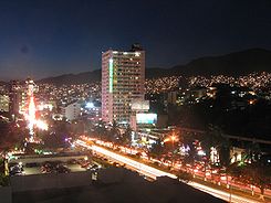 Avenida Costera Miguel Alemán en Acapulco, México.jpg