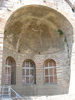 Arles Thermes de Constantin 2 Voute caldarium.jpg