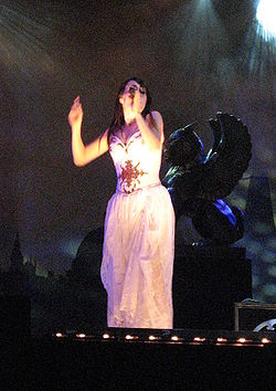 Bevrijdingsfestival 2008 - Within Tempation - Sharon den Adel 02.jpg