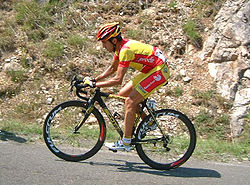 Juanma Gárate con el maillot de campeón de España.