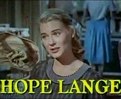 Hope Lange en el film Peyton Place.