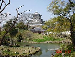 Kokura castle from the Japanese garden.jpg