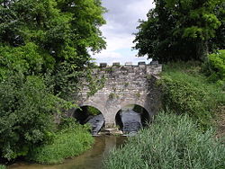 Puente acueducto de los Arvaux sobre el Varaude.