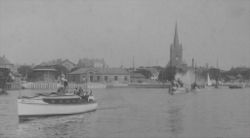 Partida de botes saliendo del puerto de Nakskov alrededor de 1914-1920.
