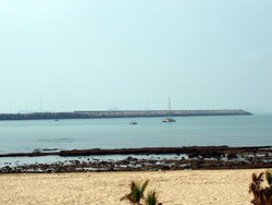 Playa de la Puntilla con el espigón de fondo en bajamar (El Puerto de Santa María, Cádiz).JPG