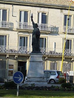 Statue de la liberté de Lunel.JPG