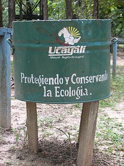 Trash bin Peru Pucallpa Parque Natural.jpg