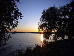 Vapour trail over St. Clair lake.jpg