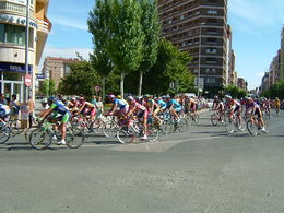Vuelta a Burgos - 2006 - Peloton en Miranda.JPG
