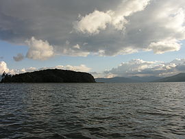Isla de la Corota vista desde la Laguna de la Cocha