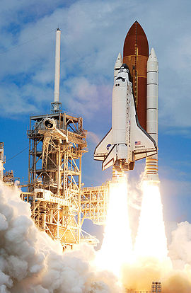 El transbordador espacial Discovery despega al comienzo de la misión STS-120.