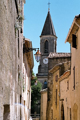 Village-eglise-alpilles-provence.jpg