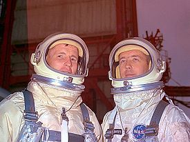 Tripulación del Gemini 4 (I-D: White, McDivitt)