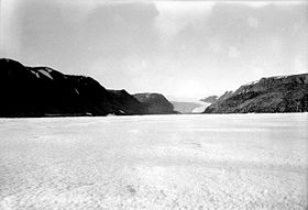 Glaciar Brother John, en el fiordo Foulke (helado) cerca de Etah (primavera 1938).