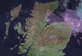 Vista de satélite de Escocia y la región de las Hébridas. El Mintch está en la costa occidental (arriba, a la izqda.)