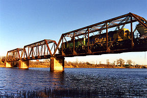 Brazos River railroad bridge Waco TX.jpg