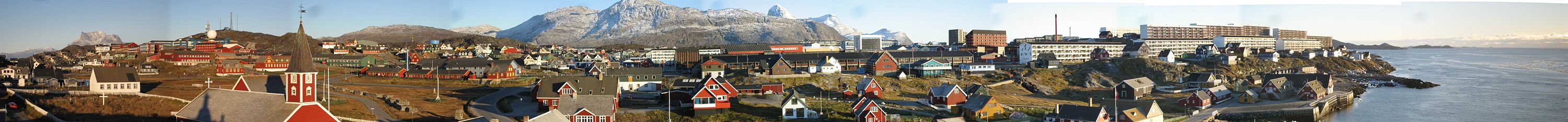 Vista panorámica de Nuuk desde cerca de la estatua de Hans Egede.