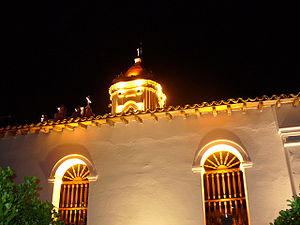 Vista lateral de la Basílica Menor Santiago Apóstol
