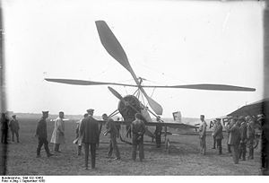 Bundesarchiv Bild 102-10462, Berlin-Tempelhofer Feld, Windmühlen-Flugzeug.jpg