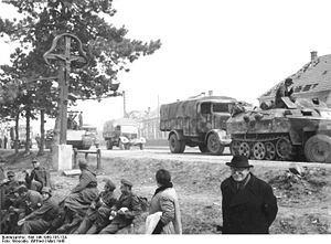 Bundesarchiv Bild 146-1989-105-13A, Ungarn, deutscher Rückzug.jpg